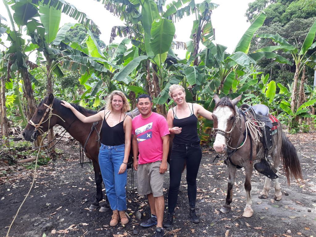 Hospedaje Bananas Altagracia Exterior photo