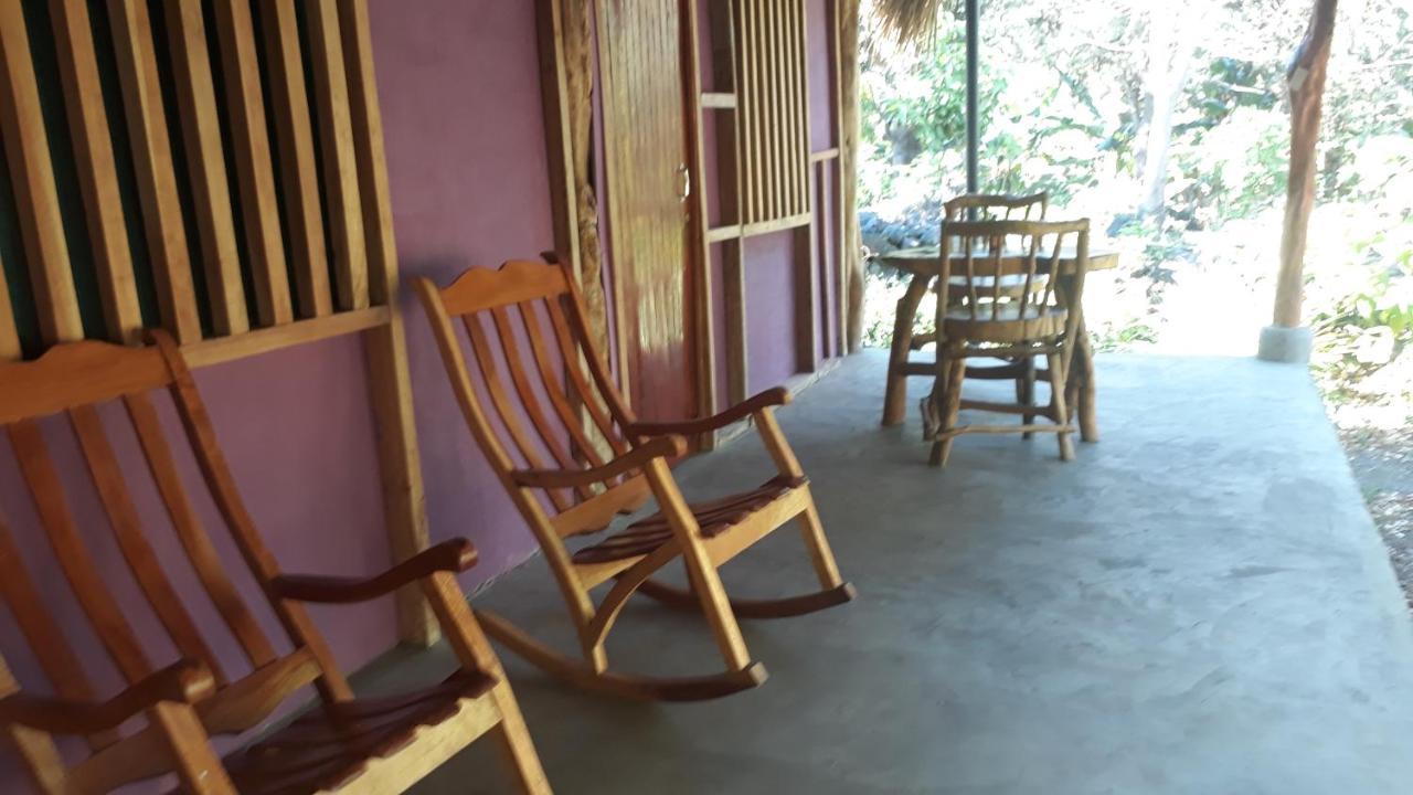 Hospedaje Bananas Altagracia Exterior photo